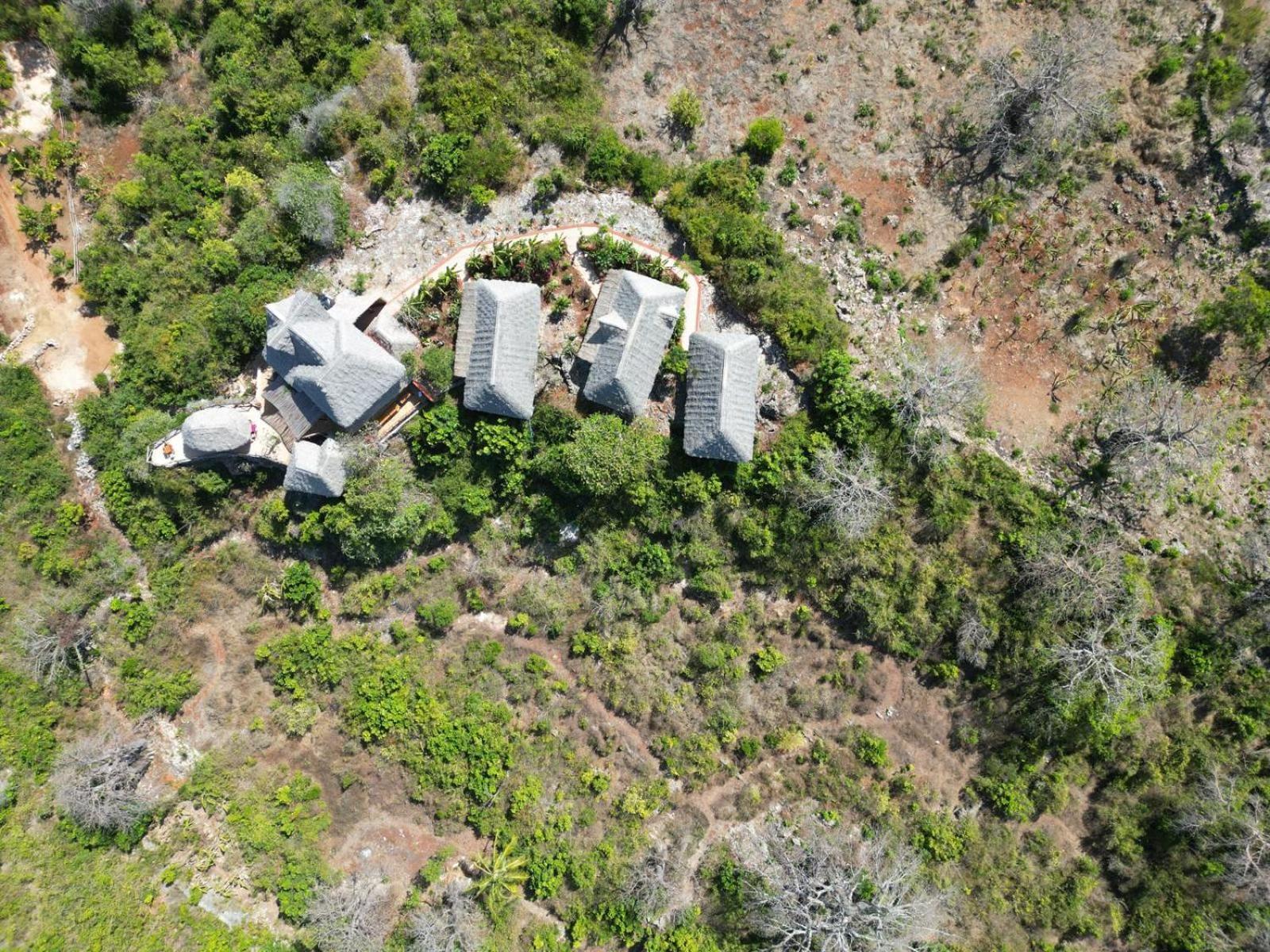 Monkey Mountain Lodge Mtende Bagian luar foto