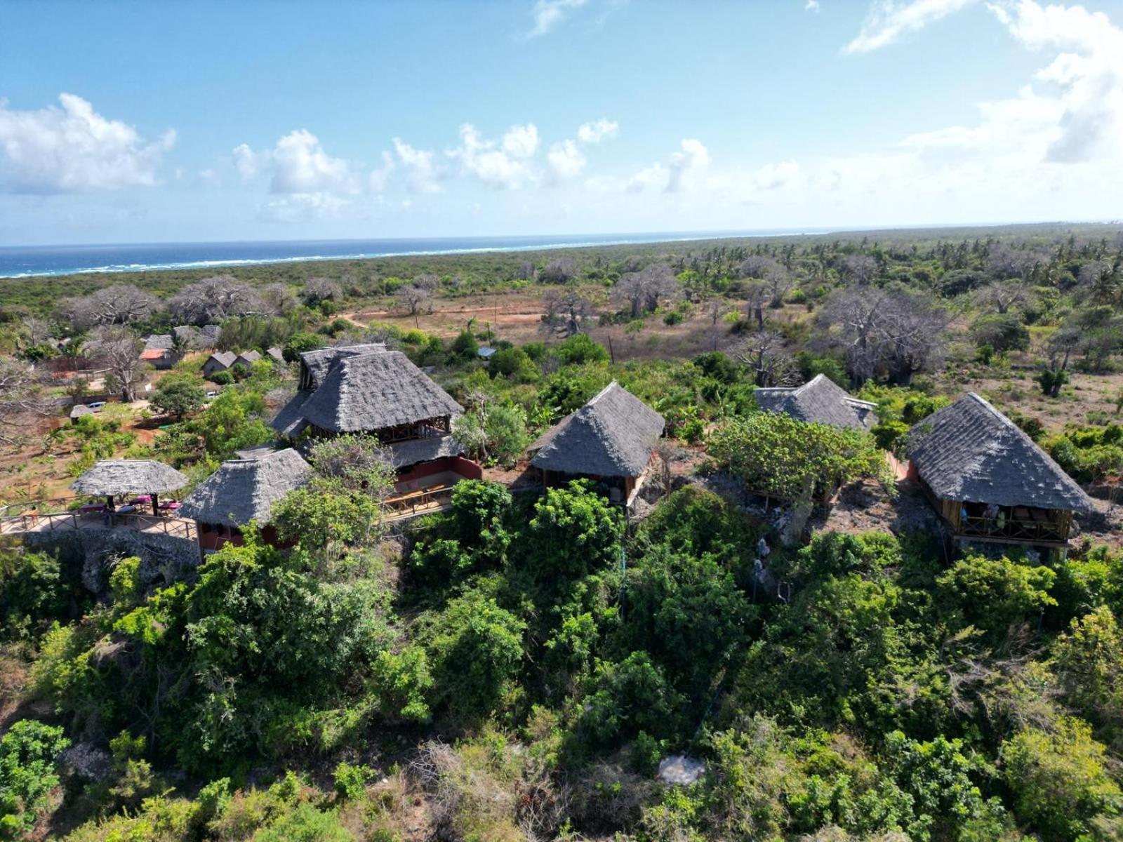 Monkey Mountain Lodge Mtende Bagian luar foto