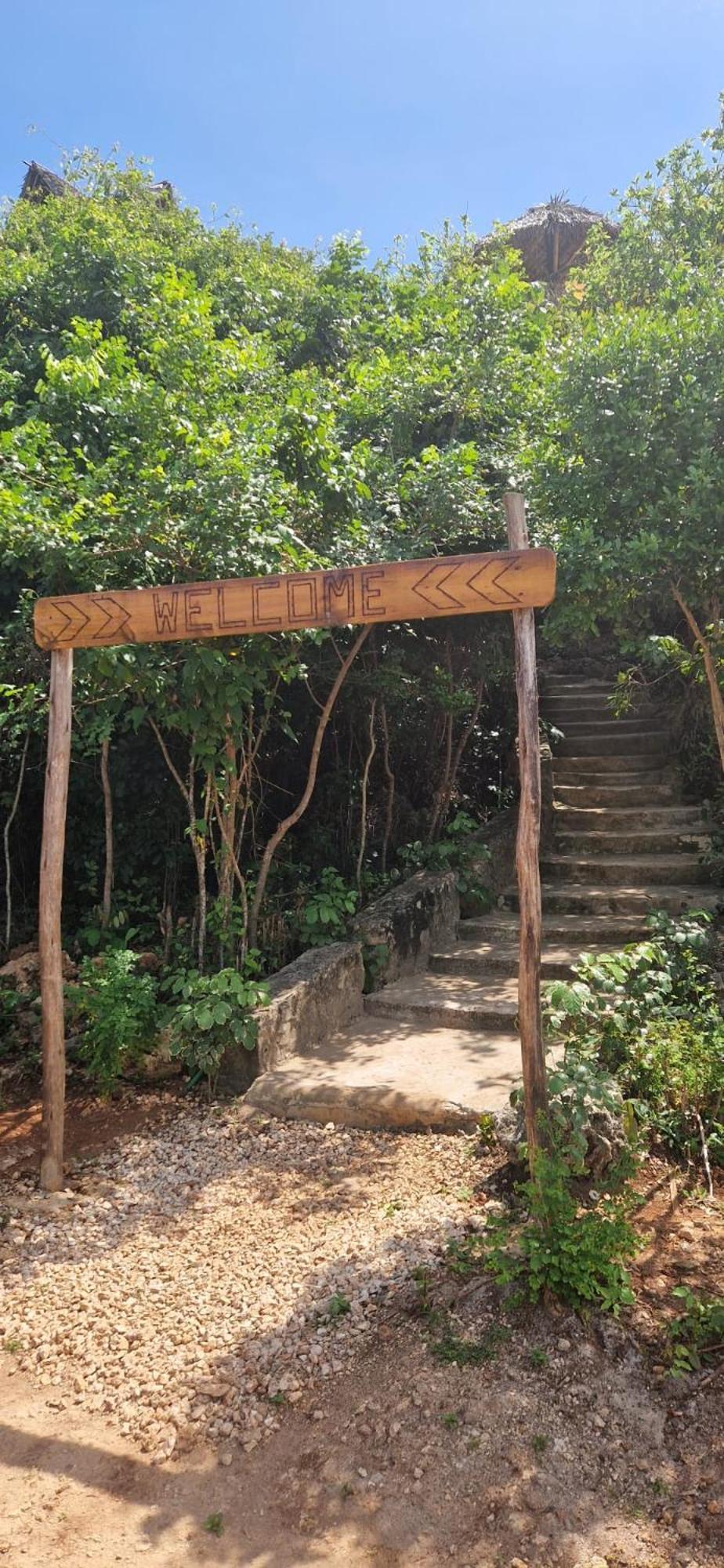 Monkey Mountain Lodge Mtende Bagian luar foto